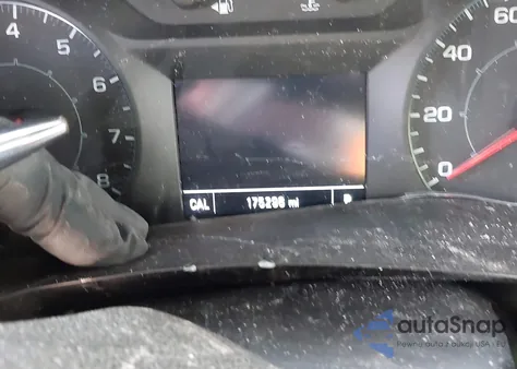 2018 Chevrolet Traverse Ls из США, поврежденный, VIN 1GNEVFKW5JJ211662